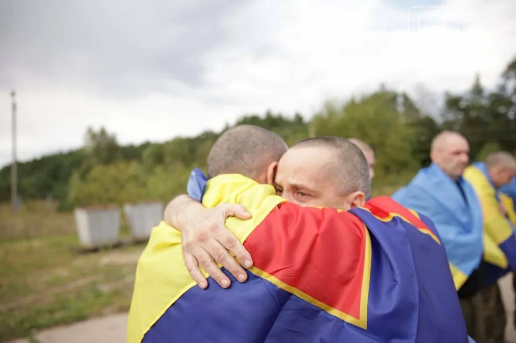Обмін полоненими у День Незалежності: додому повернулися військові та цивільні, серед них захисники із Запорізької області