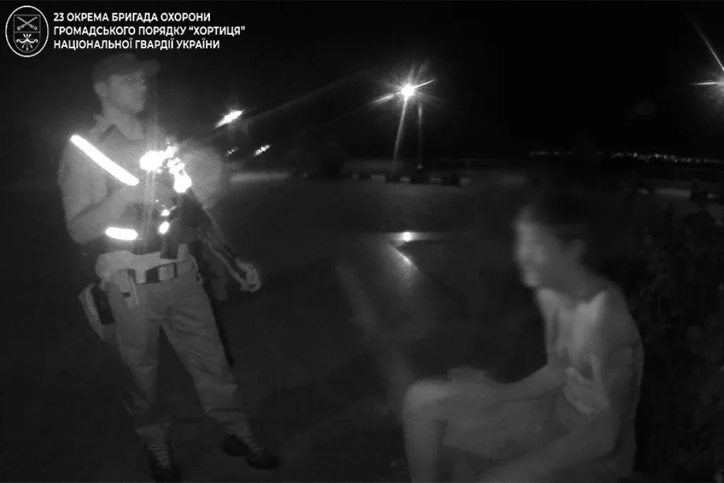 У Запоріжжі підлітки з ножем напали на чоловіка: їх затримали нацгвардійці