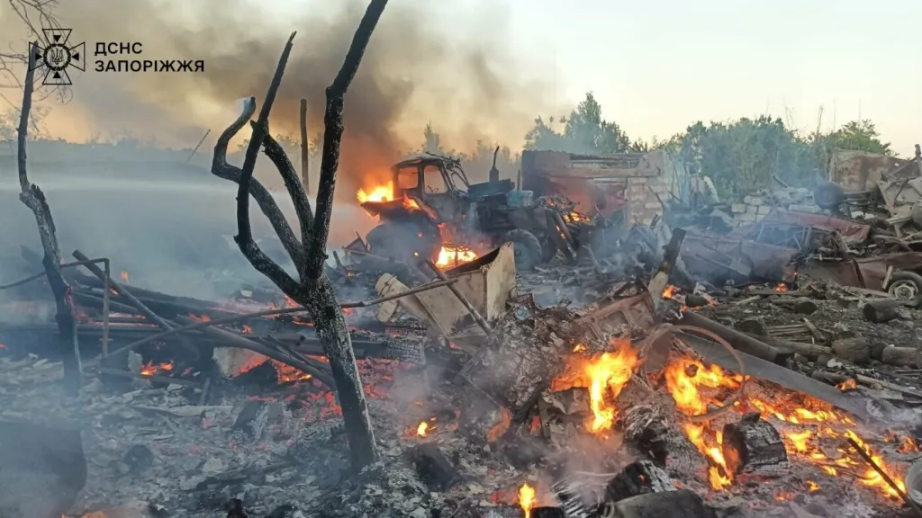 У Запорізькій області обстріли призвели до п’яти масштабних пожеж і загибелі людини