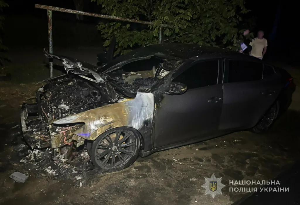 У Запоріжжі чоловік підпалив Nissan через борговий конфлікт