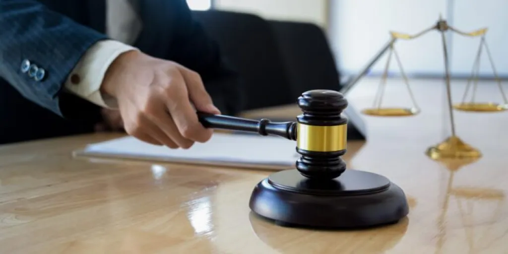 У Запоріжжі чоловіка засудили за напад на правоохоронницю: яке покарання отримав