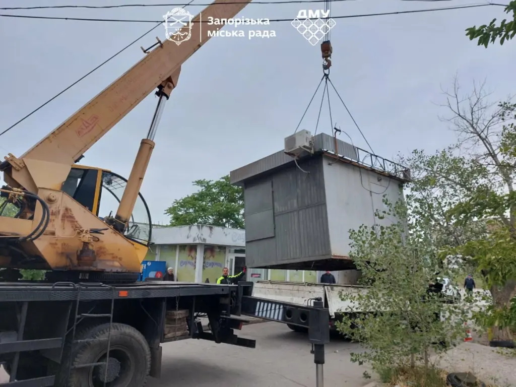 У Запоріжжі знесли кіоск без дозвільних документів