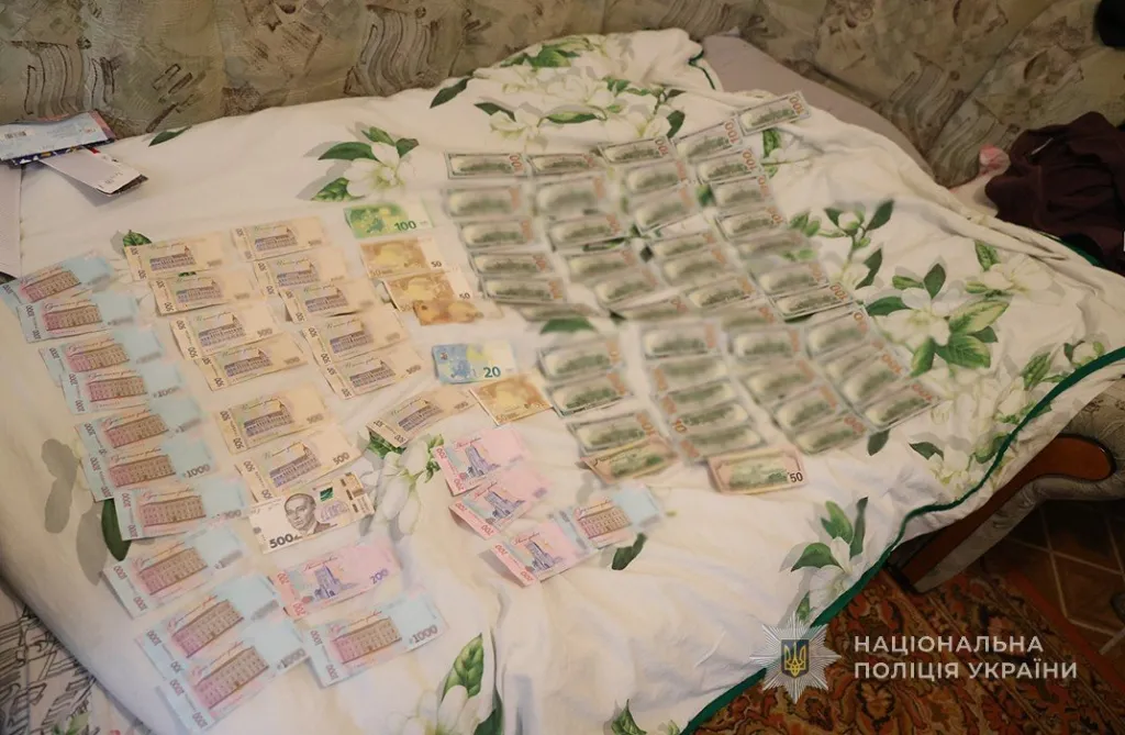 У Запоріжжі викрили угруповання, яке вирощувало та збувало канабіс