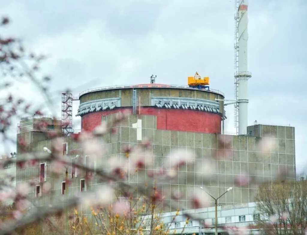 МАГАТЕ повідомило про обстріли біля ЗАЕС: снаряди впали за кілометр від станції