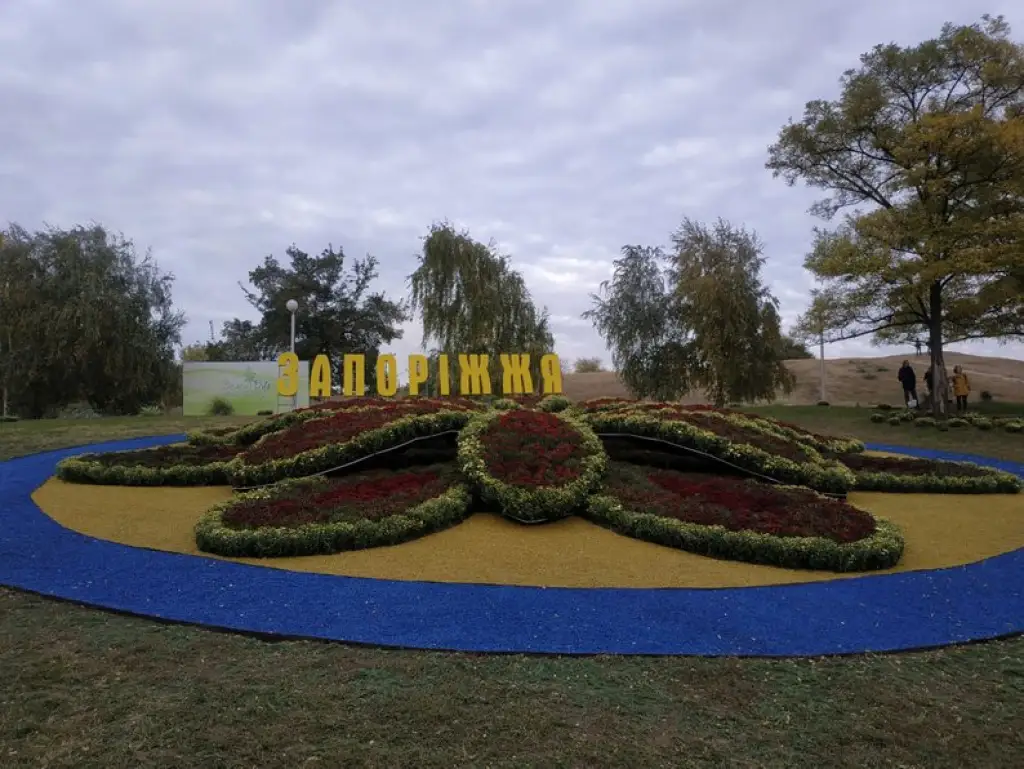 Як святкували День міста в Запоріжжі: ярмарок на Набережній, квіткові інсталяції та кулінарні рекорди