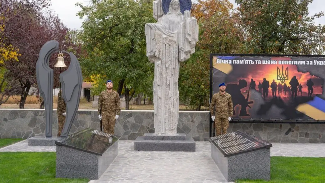 У Запоріжжі відкрили меморіал на честь загиблих героїв бригади НГУ “Хортиця”