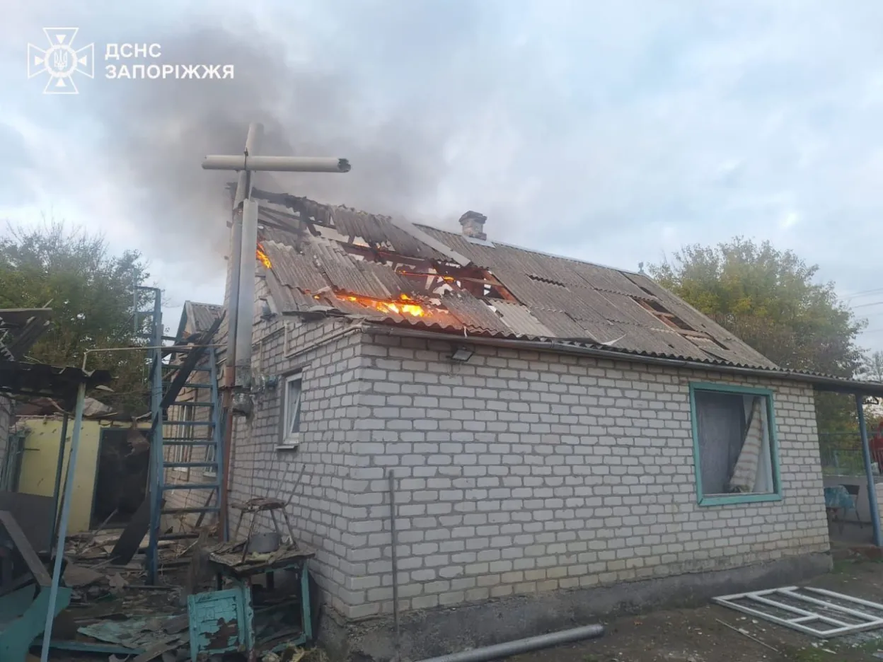 На Запоріжжі через обстріли загорілися житлові будинки