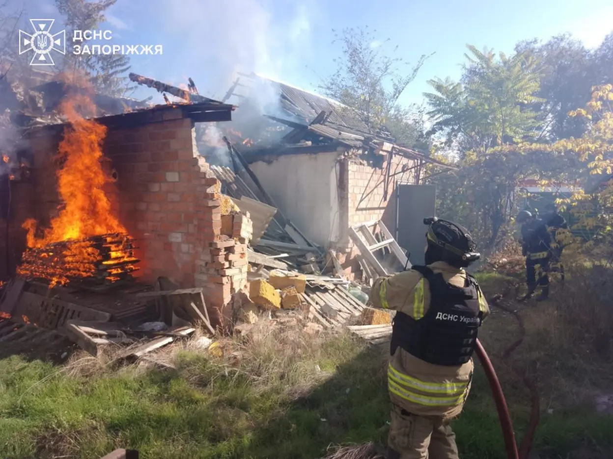 На Запоріжжі через обстріли загорілися житлові будинки
