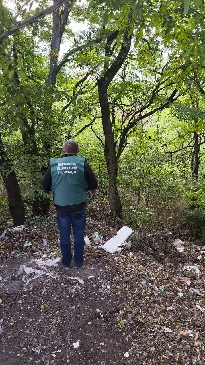 У Запоріжжі в Хортицькому районі знайшли стихійне звалище побутового сміття