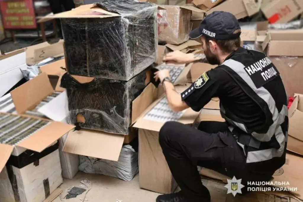 У Запоріжжі 66-річного чоловіка судитимуть за торгівлю контрафактним алкоголем і цигарками