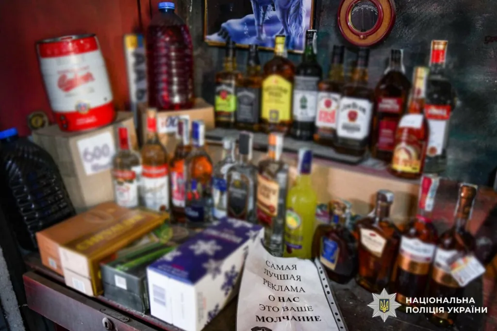 У Запоріжжі 66-річного чоловіка судитимуть за торгівлю контрафактним алкоголем і цигарками