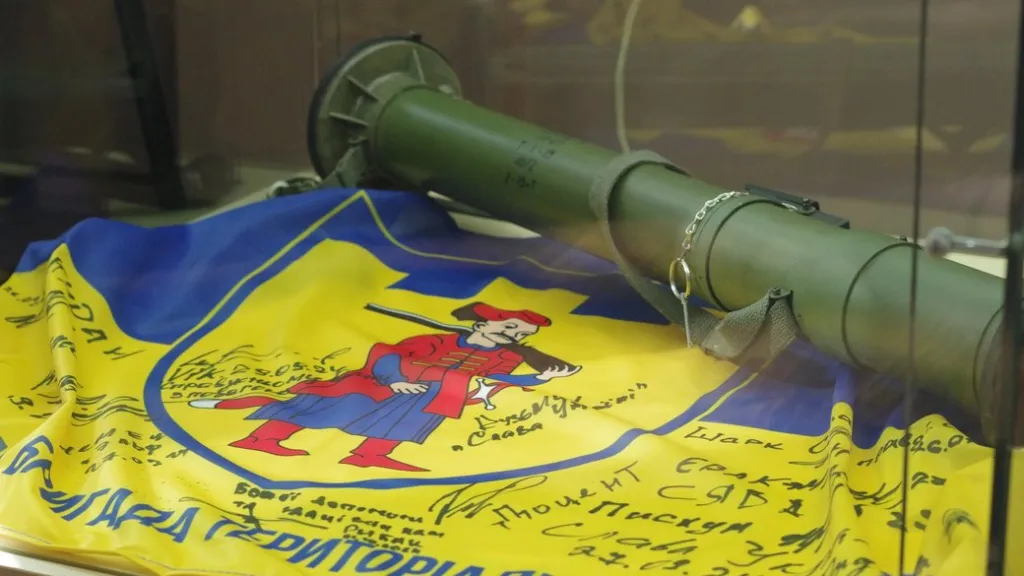 У Запорізькому краєзнавчому музеї відкрили виставку «Нескорені під Покровою»
