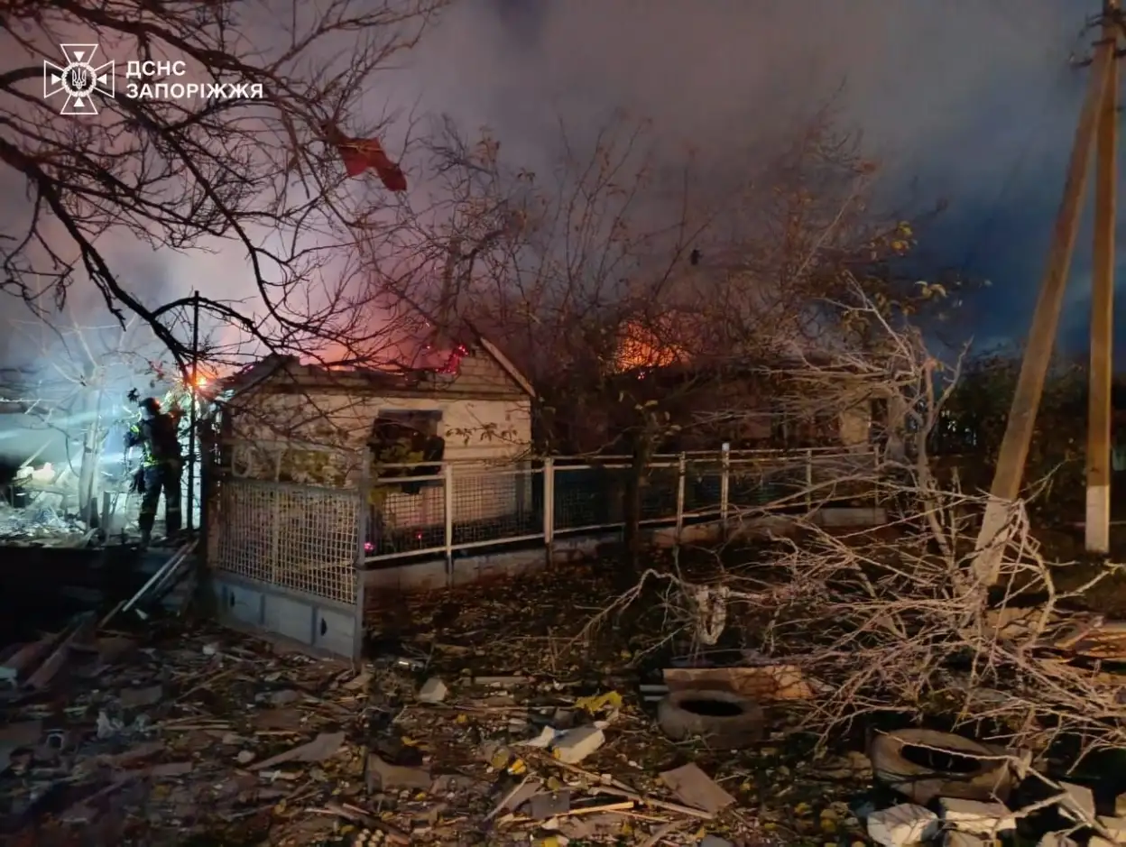 Внаслідок ворожих атак у Запорізькому районі спалахнули масштабні пожежі