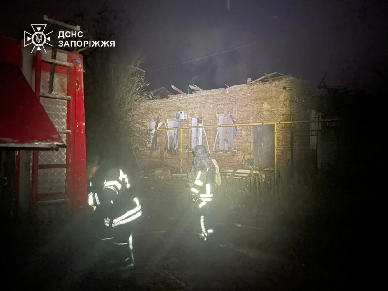 На Запоріжжі через обстріли загорілися склад і два житлові будинки