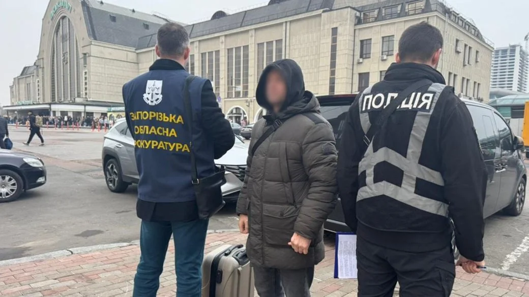 На Запоріжжі викрили голову селищної ради та його спільників у розтраті 1,5 мільйона гривень: посадовця затримали в Києві