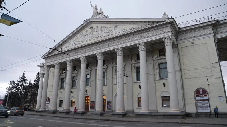 У Запоріжжі родини загиблих військових обурила пропозиція відвідати виставу “Весела вдова”
