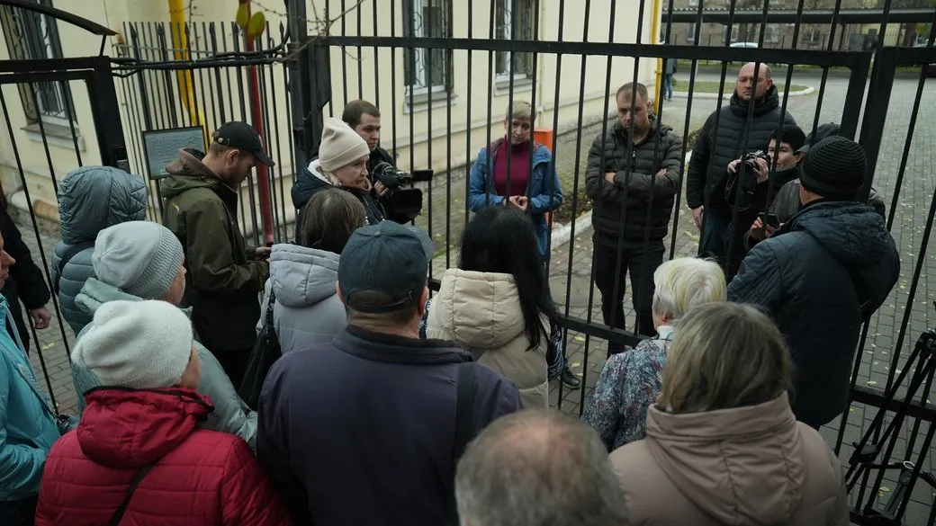 У Запоріжжі жителі прийшли до «Запоріжжяобленерго», вимагаючи дотримання графіків вимкнення світла
