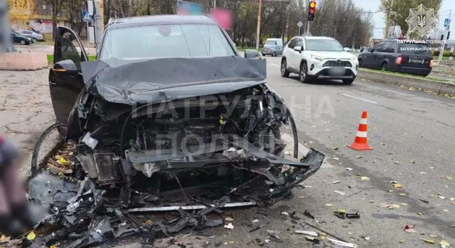 У Запоріжжі кермувальниця AUDI протаранила маршрутку і виявилась напідпитку