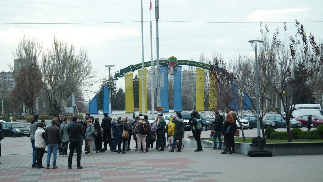 Запоріжці, незгодні з тривалими відключеннями світла, обговорили проблему з “Запоріжжяобленерго” та “Укренерго”