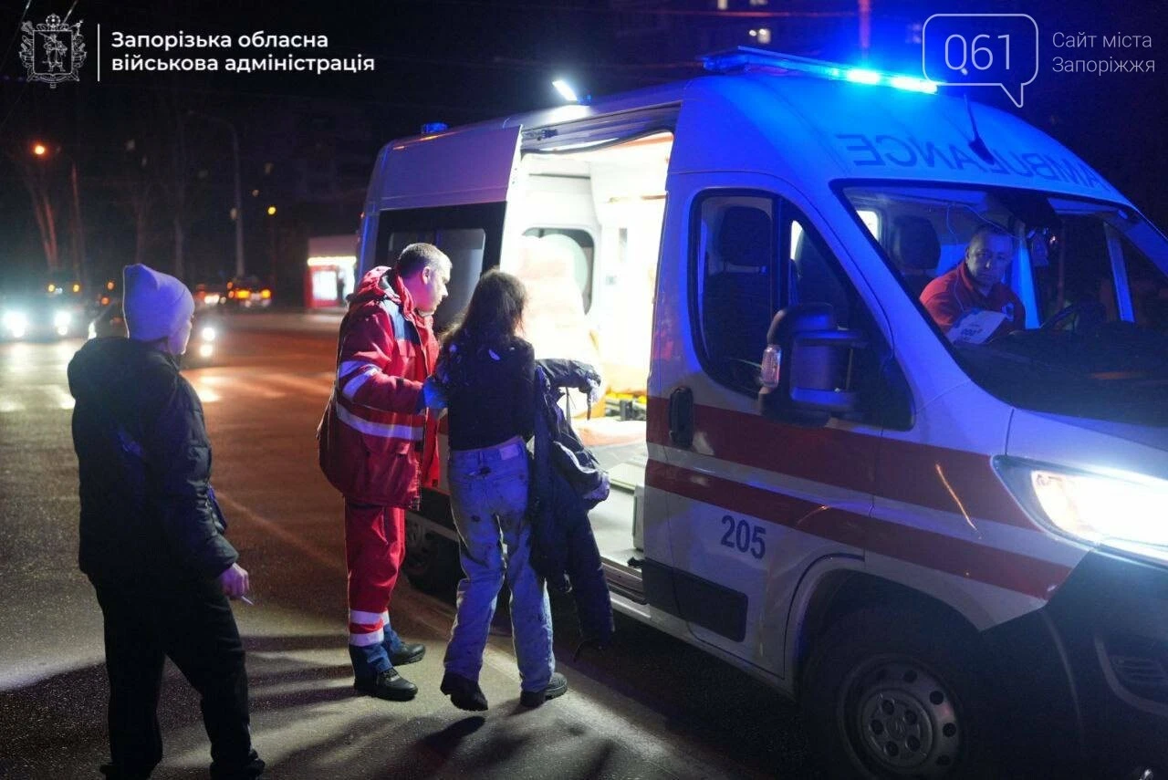 У Запоріжжі оприлюднили фото наслідків удару по житловому кварталу