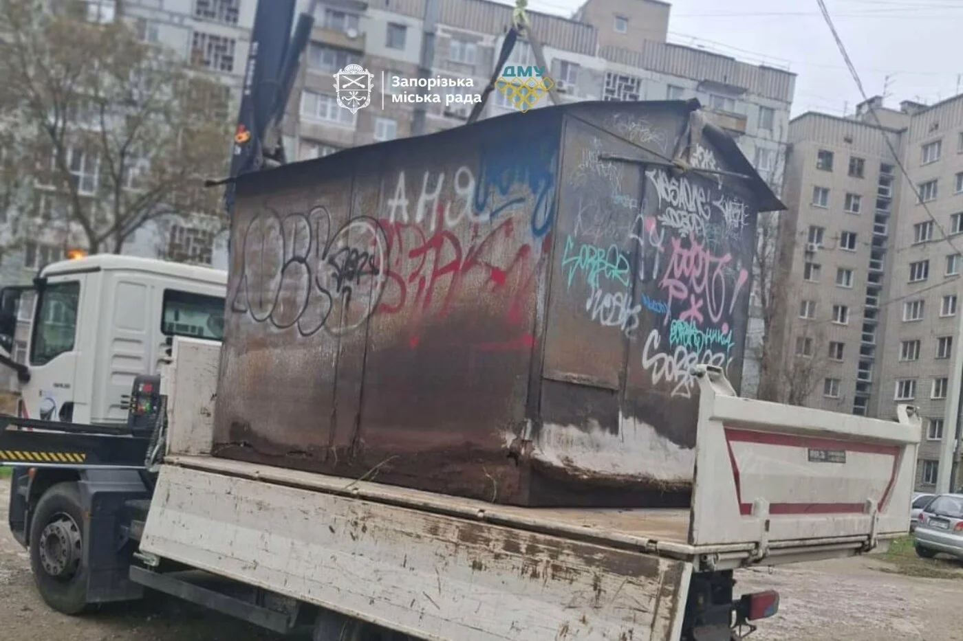 У Запоріжжі прибрали незаконні гаражі: місто продовжує очищувати двори від самовільних споруд