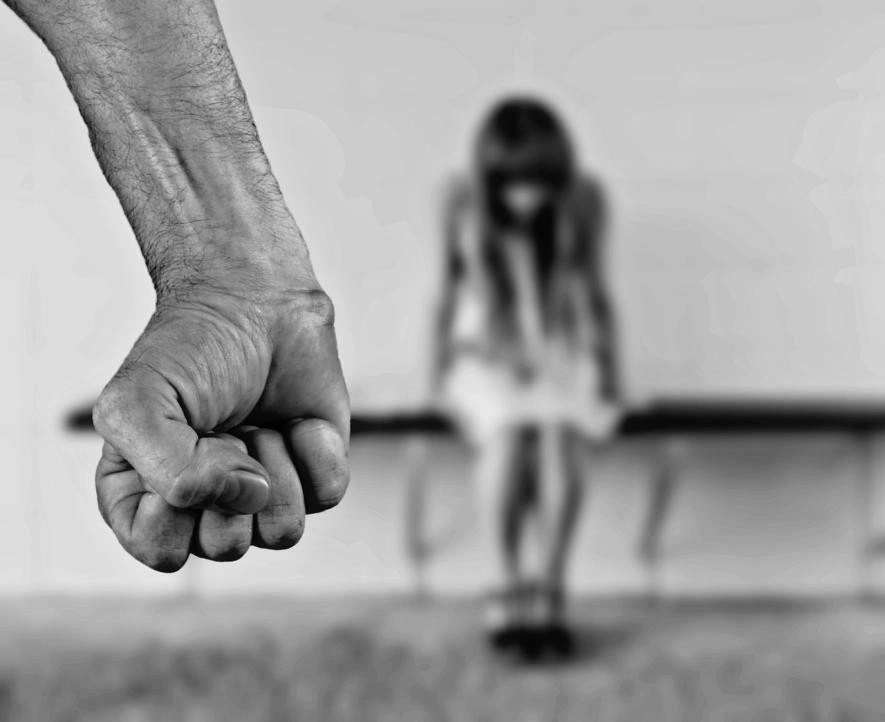 У Запоріжжі чоловіка засудили за тривале насильство над сестрою з інвалідністю