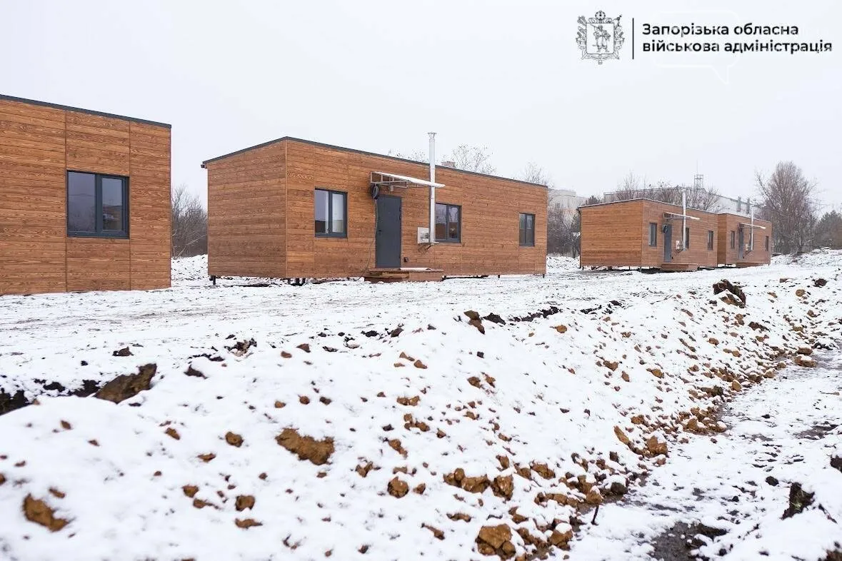 Модульне житло для переселенців у Запоріжжі виходить на фінішну пряму