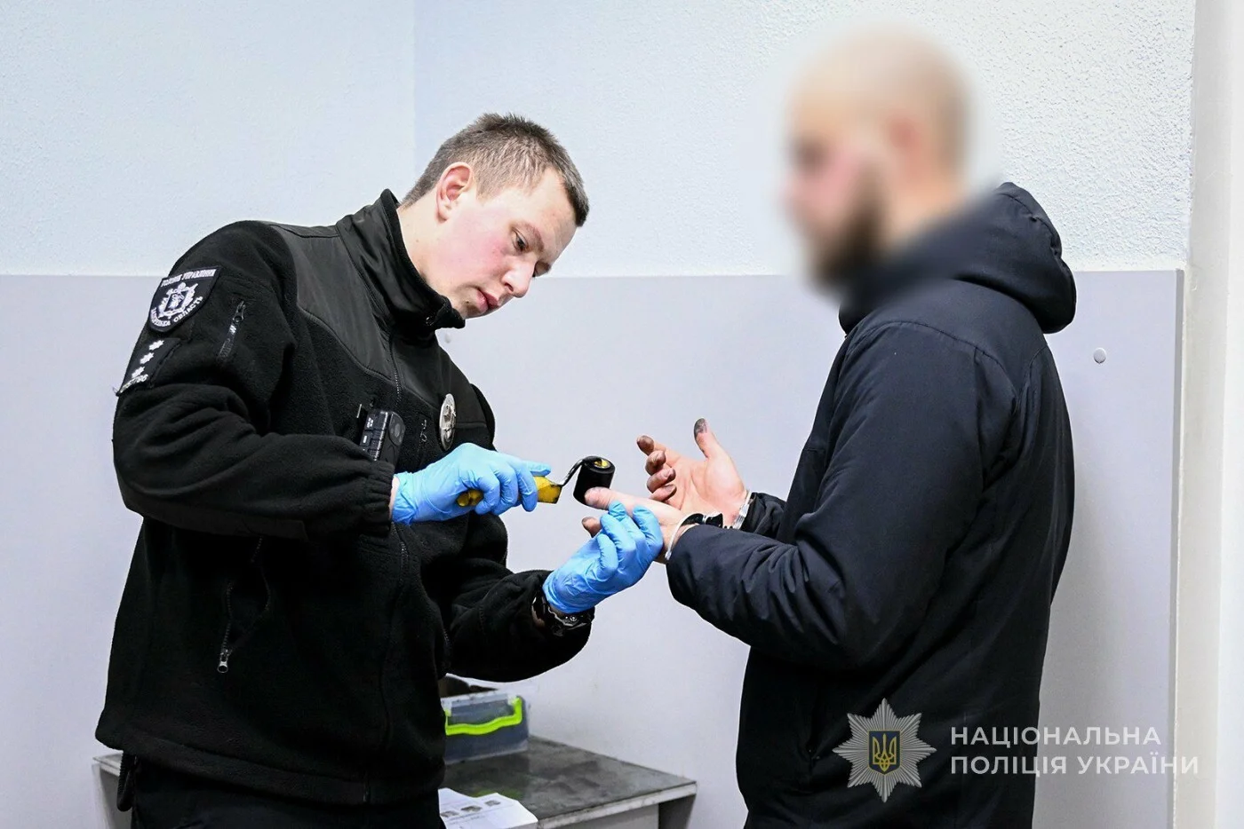 У Запоріжжі затримали чоловіка за продаж автоматичної зброї