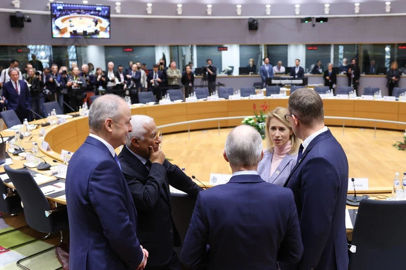 План Б для України: ЄС позичає 90 млрд євро, а в НАТО визнають нестачу ресурсів для затяжної війни
