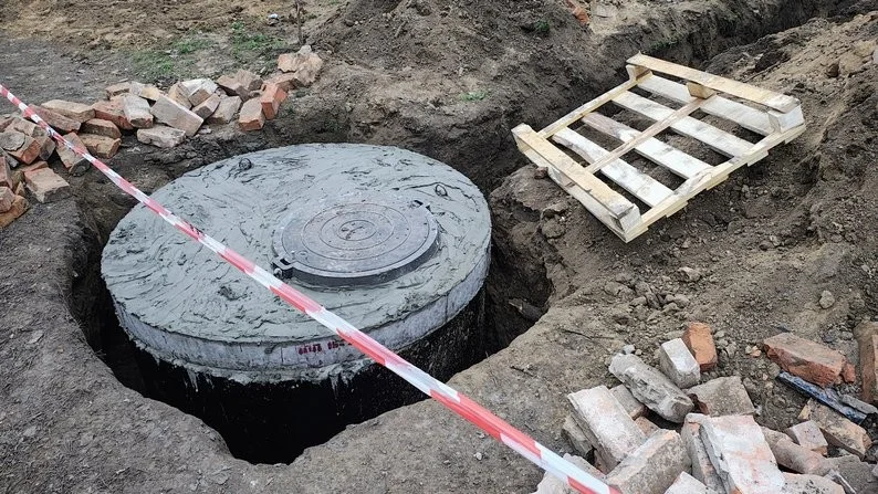 Сквер Митців із новою вбиральнею: у Запоріжжі завершили монтаж туалету на площі художників