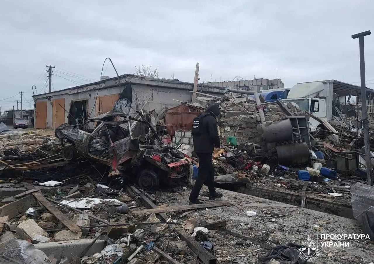 Нічна атака по Запоріжжю спричинила пожежі: горіли автівки, гаражі та будинок