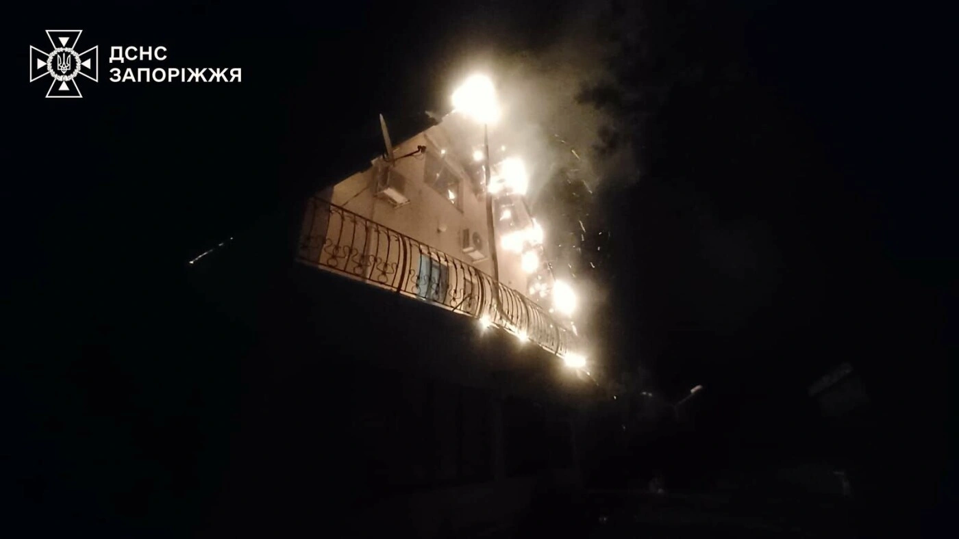 Пожежі та вибухонебезпечні знахідки: наслідки обстрілів у Запорізькому районі