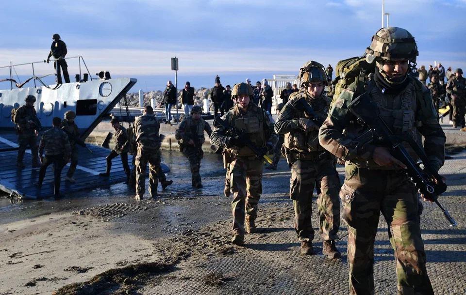 Європа між війною та вибором: Франція готується до протистояння з Росією, Путін обіцяє досягти свого силою