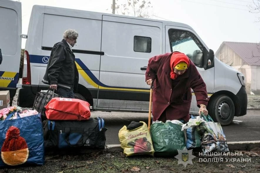 Під постійним вогнем: з прифронтових громад Запорізької області вивезли двох людей