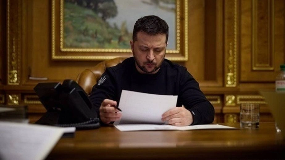 Нічна крадіжка у Запоріжжі: з авто військового винесли обладнання та колеса