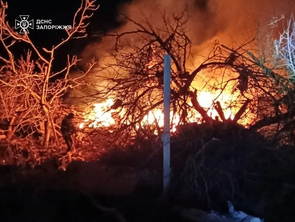 Обстріли на Запоріжжі: двоє загиблих, поранена жінка і пожежі в житлових будинках