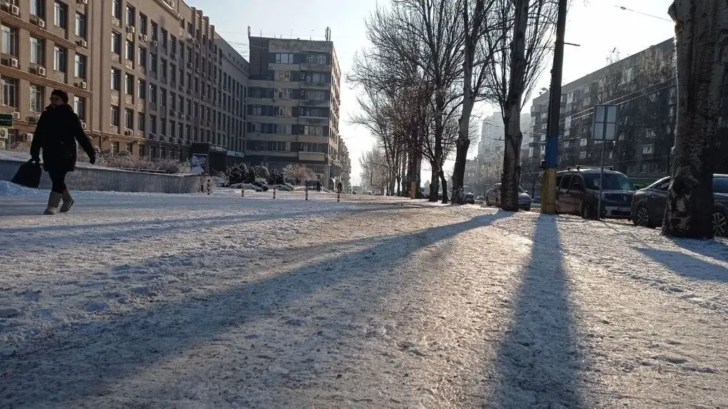 Дві пожежі після обстрілів: у Запорізькому районі горіли гаражі та авто