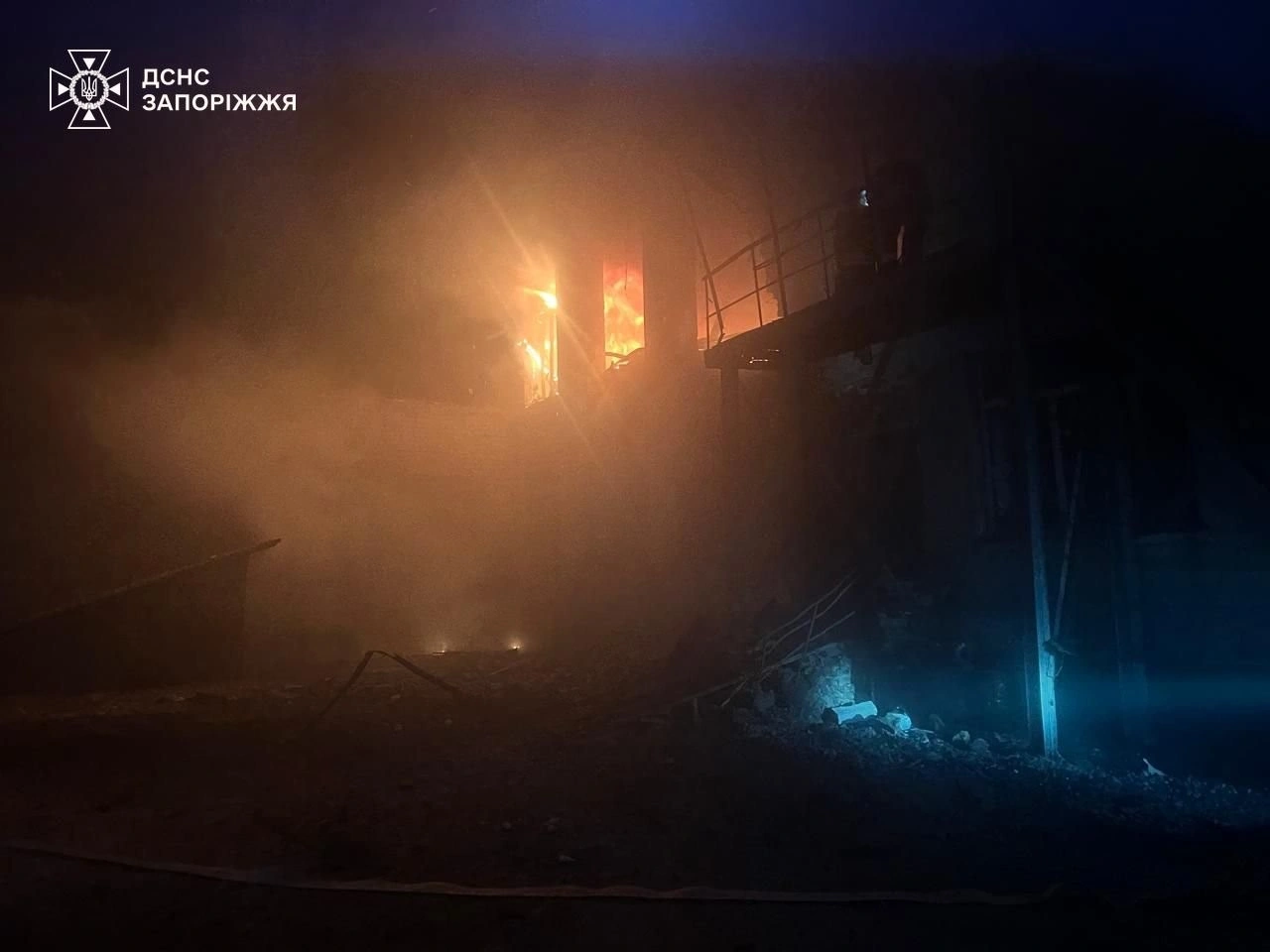 Обстріли в Запорізькому районі: пожежі у школі та на господарстві, сапери знешкодили боєприпаси