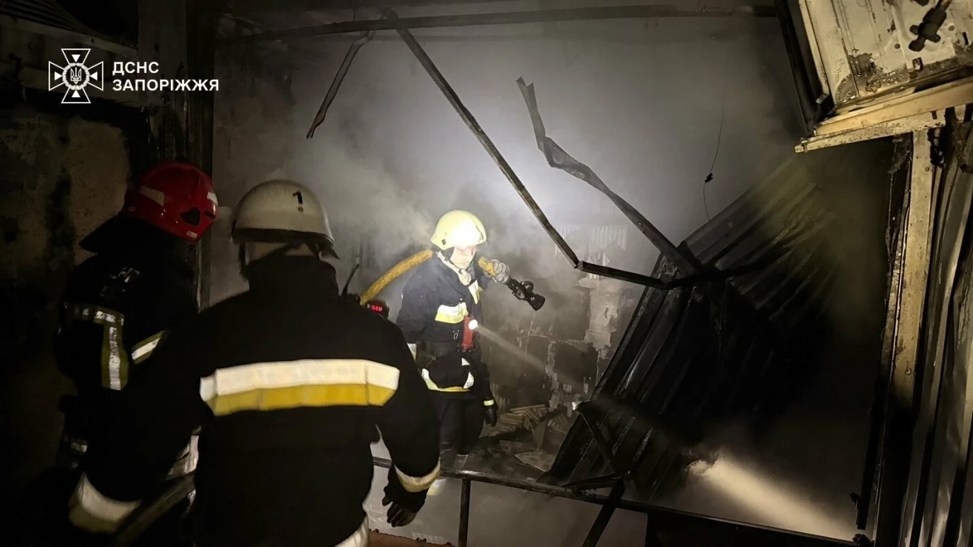 Нічна пожежа у Запоріжжі: рятувальники ліквідували займання в кафе