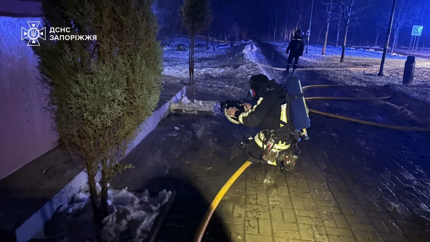 Нічна пожежа у Запоріжжі: рятувальники ліквідували займання в кафе
