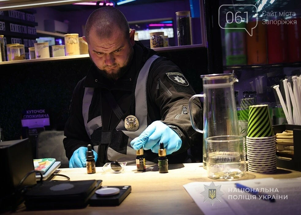 Під вивіскою вейп-шопів: поліція викрила масштабний наркобізнес у 11 областях України