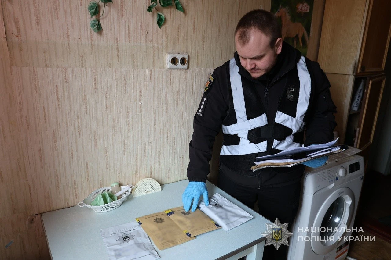 У Запоріжжі викрили жінку, яку підозрюють у підготовці до збуту метадону