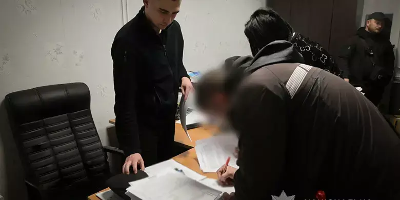 Трагедія біля під’їзду в Запоріжжі: правоохоронці затримали підозрюваного у вбивстві молодика