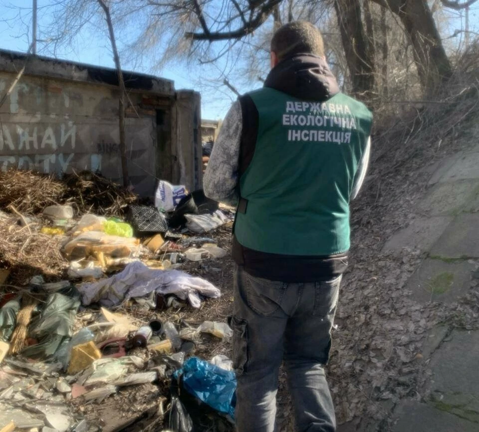 Залізничні шляхи у Запоріжжі потерпають від несанкціонованих сміттєзвалищ