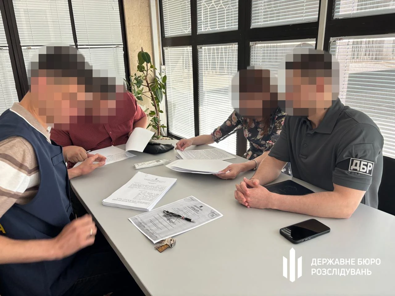 Квартирні махінації на мільйони: у Запоріжжі судитимуть правоохоронця та адвокатку