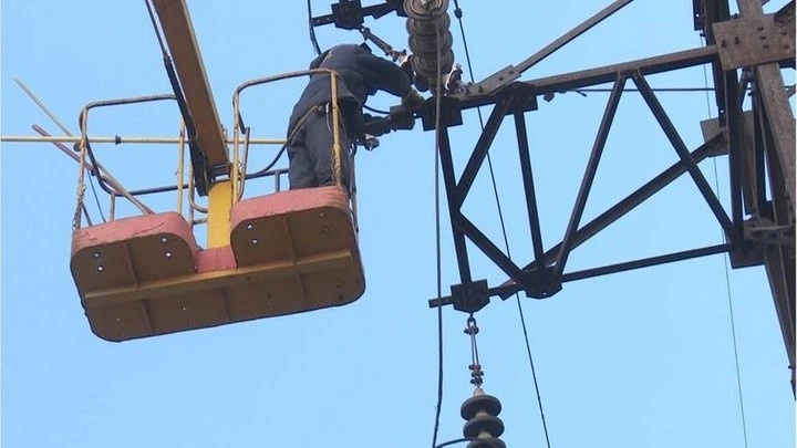 Урядова підтримка для героїв світла: запорізькі енергетики отримали грошові доплати