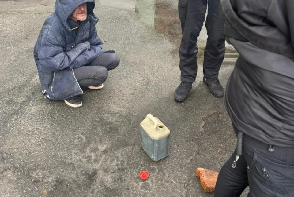 Спроба підпалу Land Rover народного депутата у Києві: патрульні затримали підозрюваного