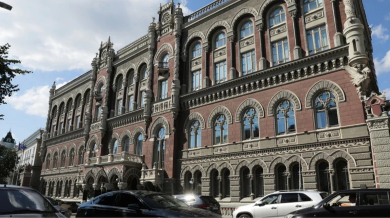 Валютний дефіцит: НБУ продовжує масовані інтервенції для стабілізації міжбанку