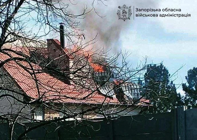 Трагедія у Запоріжжі: через обстріл авіабомбами та дронами є жертви
