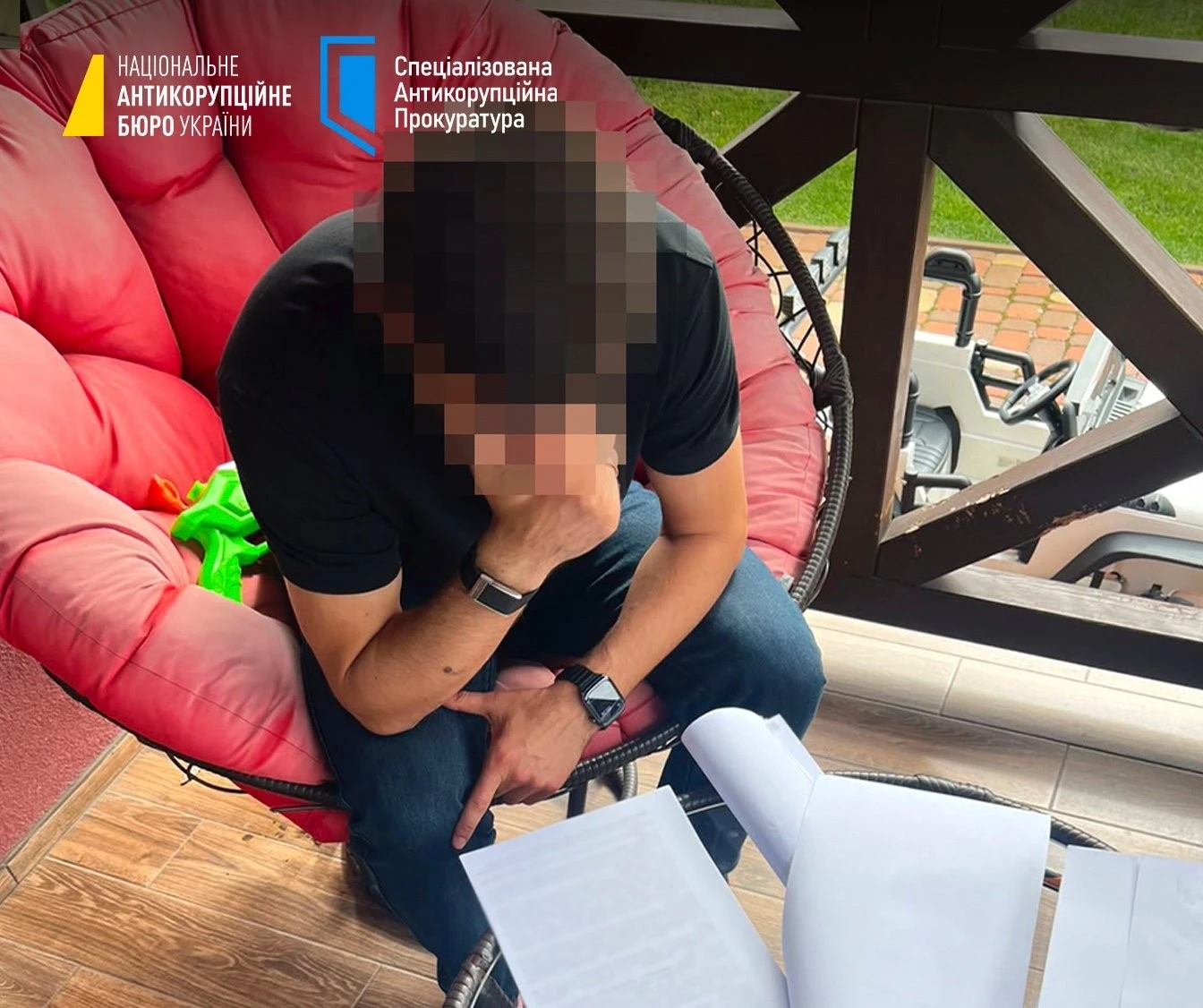 Плата за закриття справи: НАБУ викрило спецслужбовця на вимаганні 150 тисяч доларів